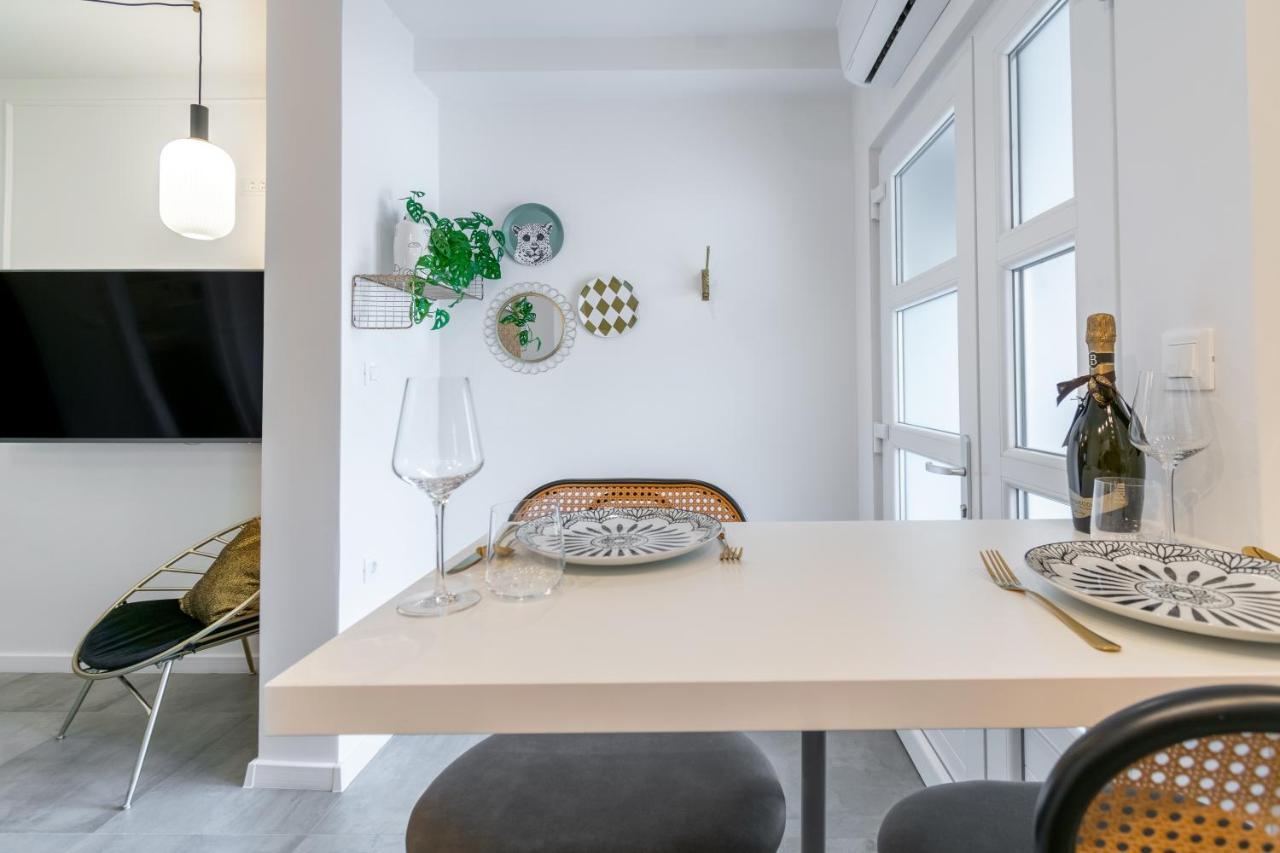 Studio Apartment Smile, Near Beach & Center, Free Parking, Balcony Makarska Exterior photo